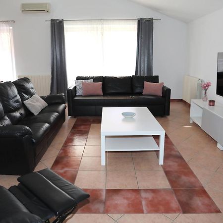 Apartman Debora Sa Privatnim Bazenom Пула Екстериор снимка