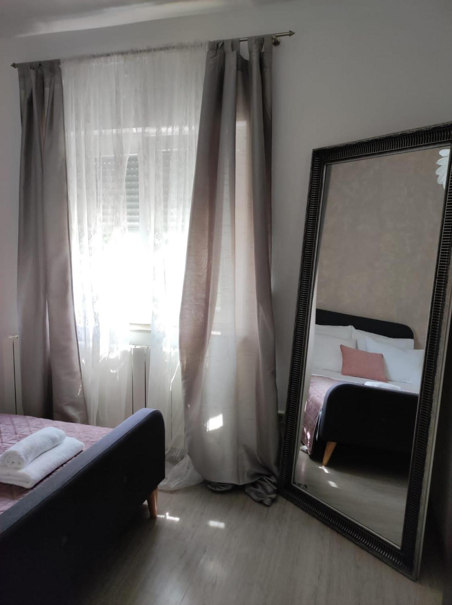 Apartman Debora Sa Privatnim Bazenom Пула Екстериор снимка