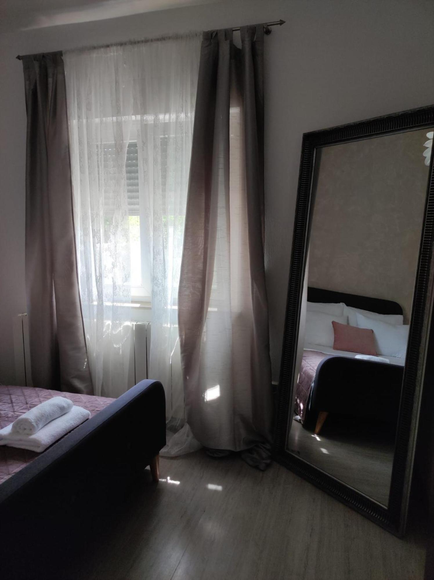 Apartman Debora Sa Privatnim Bazenom Пула Екстериор снимка