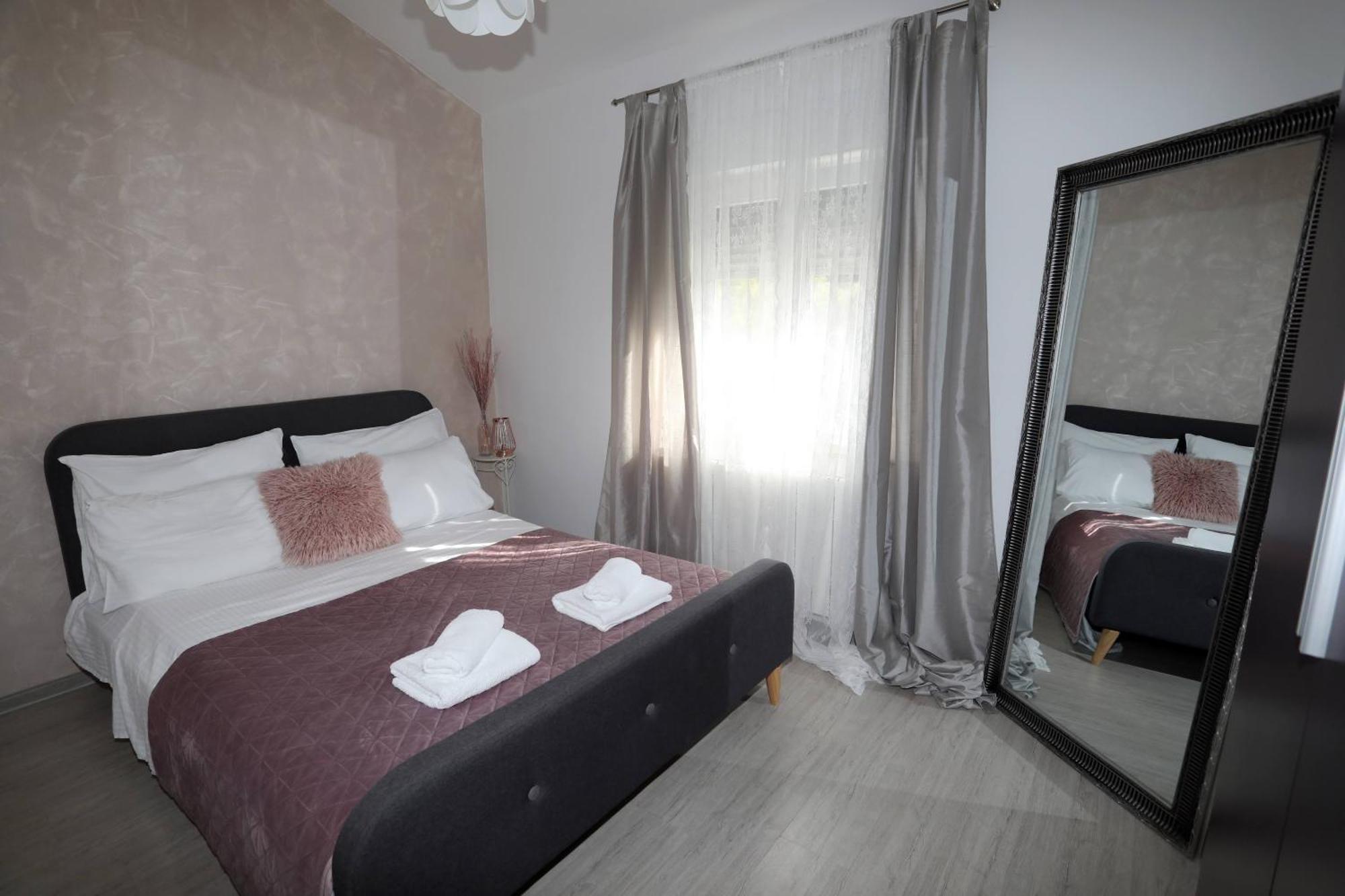 Apartman Debora Sa Privatnim Bazenom Пула Екстериор снимка