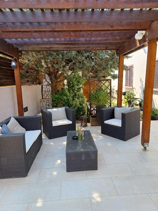 Apartman Debora Sa Privatnim Bazenom Пула Екстериор снимка
