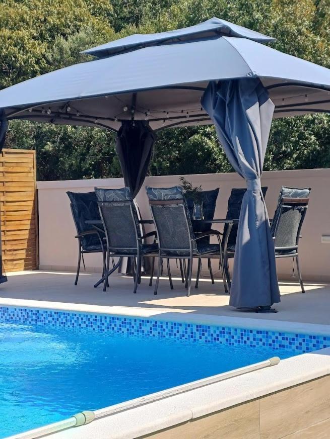 Apartman Debora Sa Privatnim Bazenom Пула Екстериор снимка