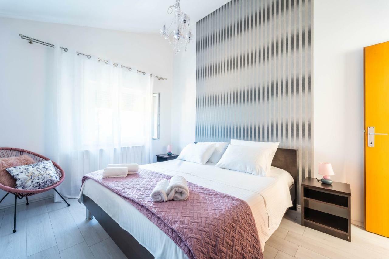 Apartman Debora Sa Privatnim Bazenom Пула Екстериор снимка