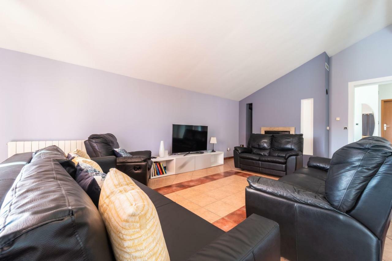 Apartman Debora Sa Privatnim Bazenom Пула Екстериор снимка