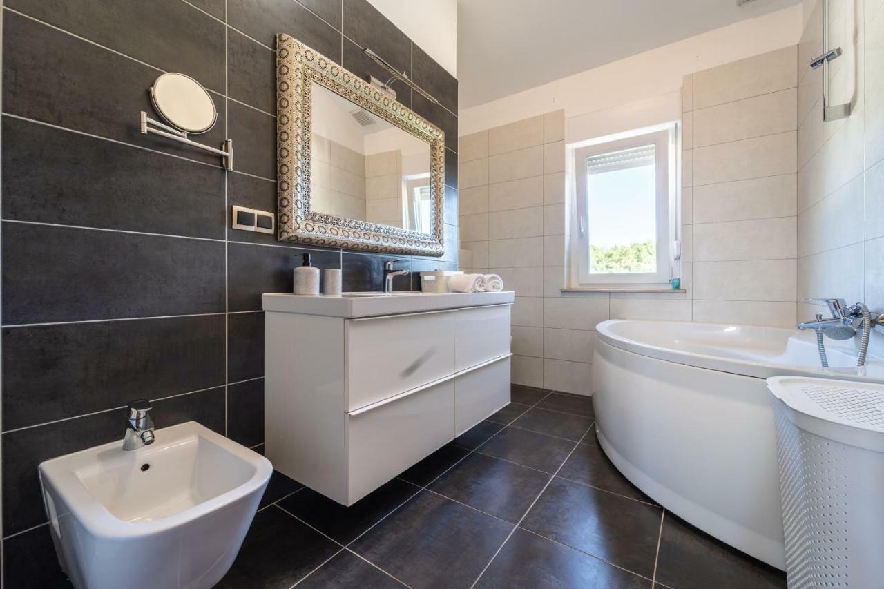 Apartman Debora Sa Privatnim Bazenom Пула Екстериор снимка