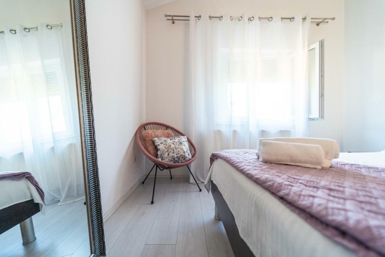 Apartman Debora Sa Privatnim Bazenom Пула Екстериор снимка